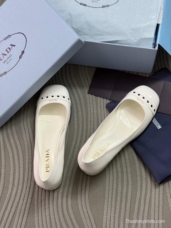 2025 Women Prada White Leather Loafers KFY00300