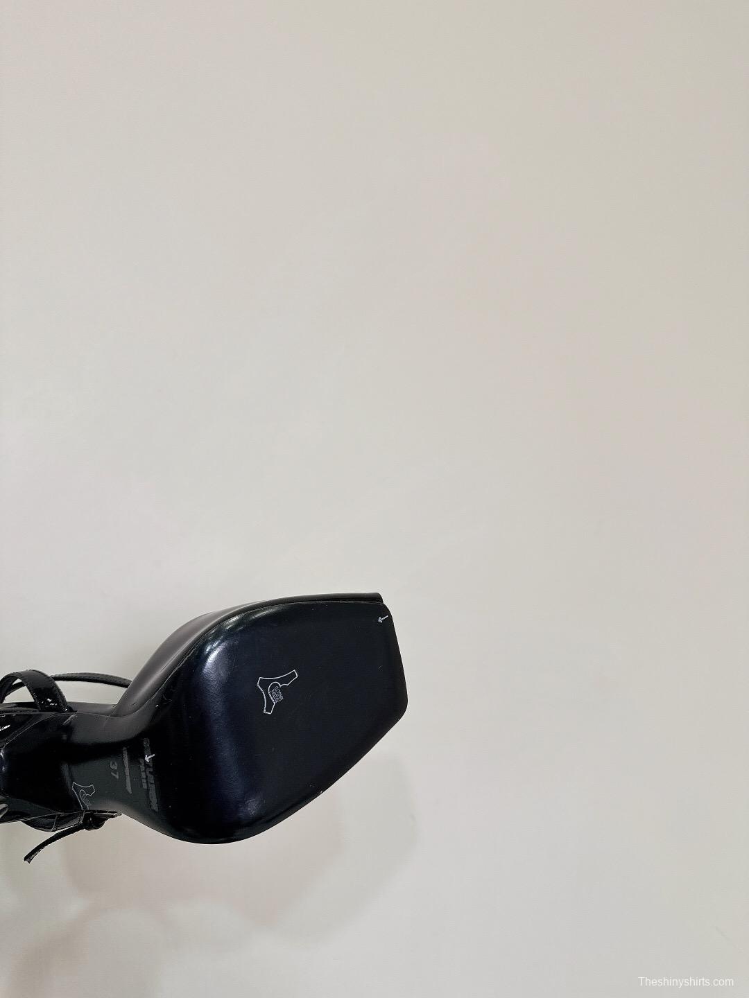 2025 Women Yves Saint Laurent Black Patent Leather Slingback High Heels KFY00290